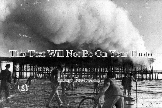 LA 43 - North Pier On Fire, Blackpool, Lancashire 1938