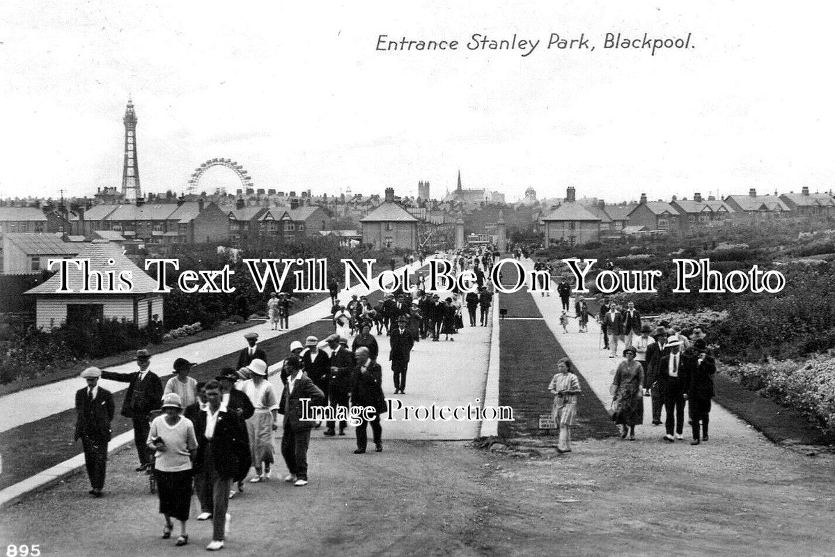 LA 4355 - Entrance To Stanley Park, Blackpool, Lancashire c1929