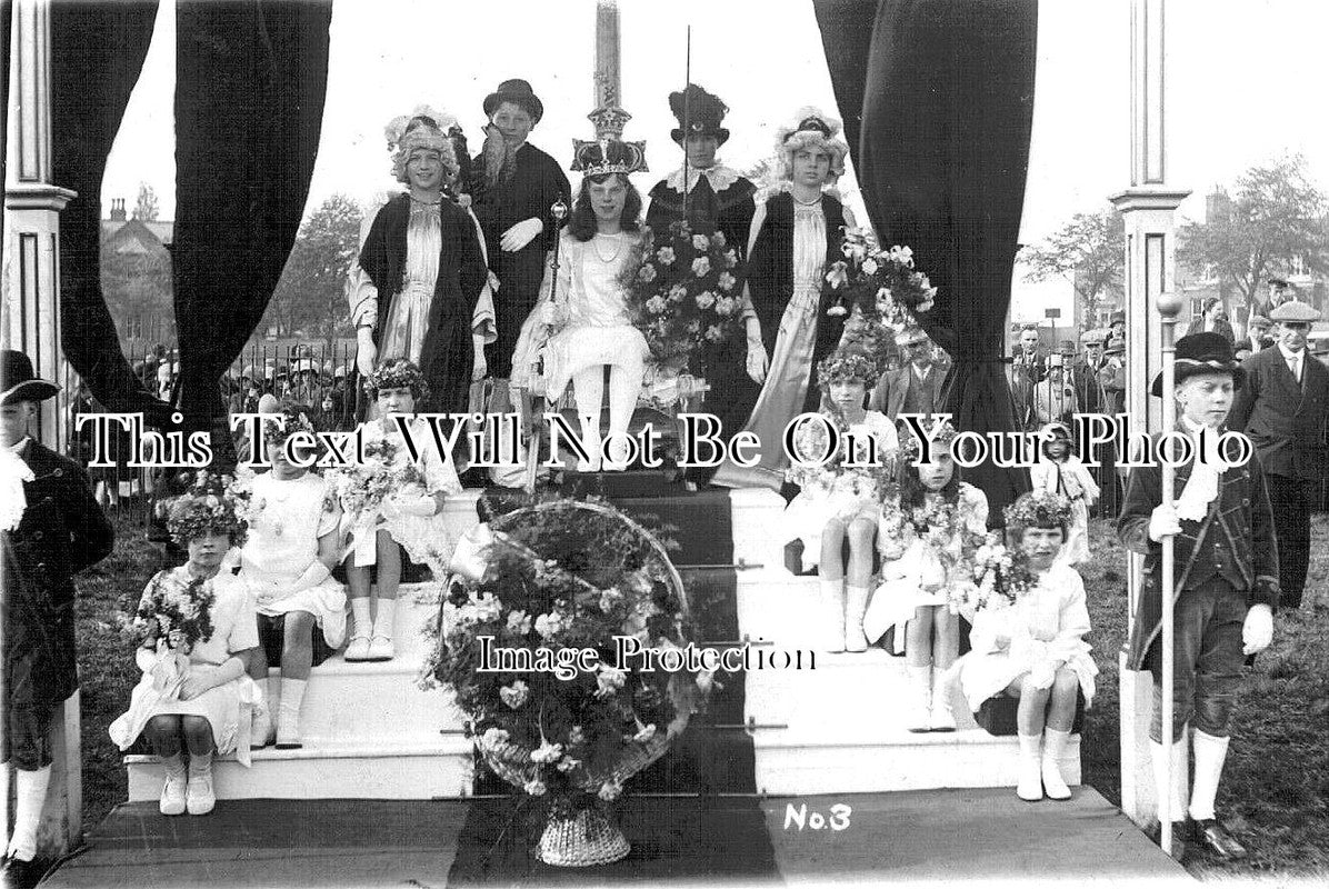 LA 4664 - Knutsford May Queen, Lancashire c1928