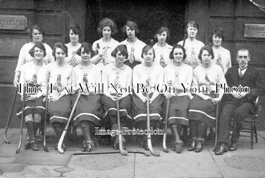 LA 468 - Factory Hockey Team, Queen Street, Liverpool, Lancashire c1909