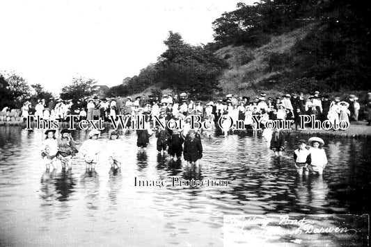 LA 4747 - Wading In The Pond At Sunnyhurst, Darwen, Lancashire