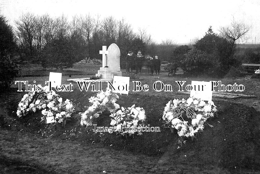 LA 4914 - Pretoria Pit Disaster Graves, Westhoughton, Lancashire c1910