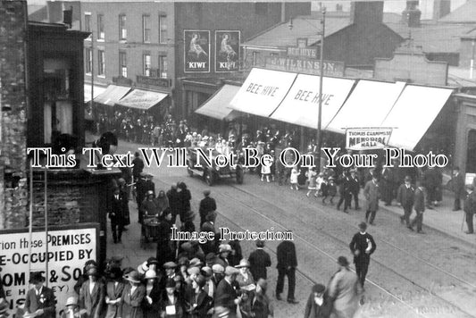 LA 5119 - Passing Bee Hive, Rochdale, Lancashire c1910