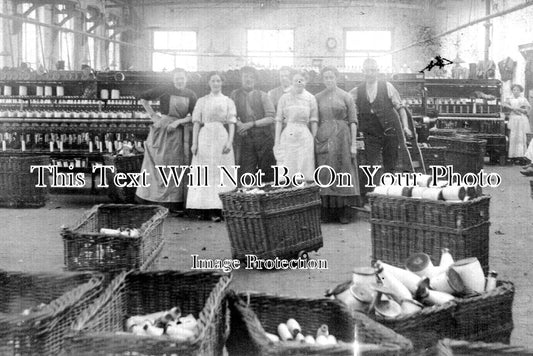 LA 5132 - Cotton Mill Workers, Lancashire