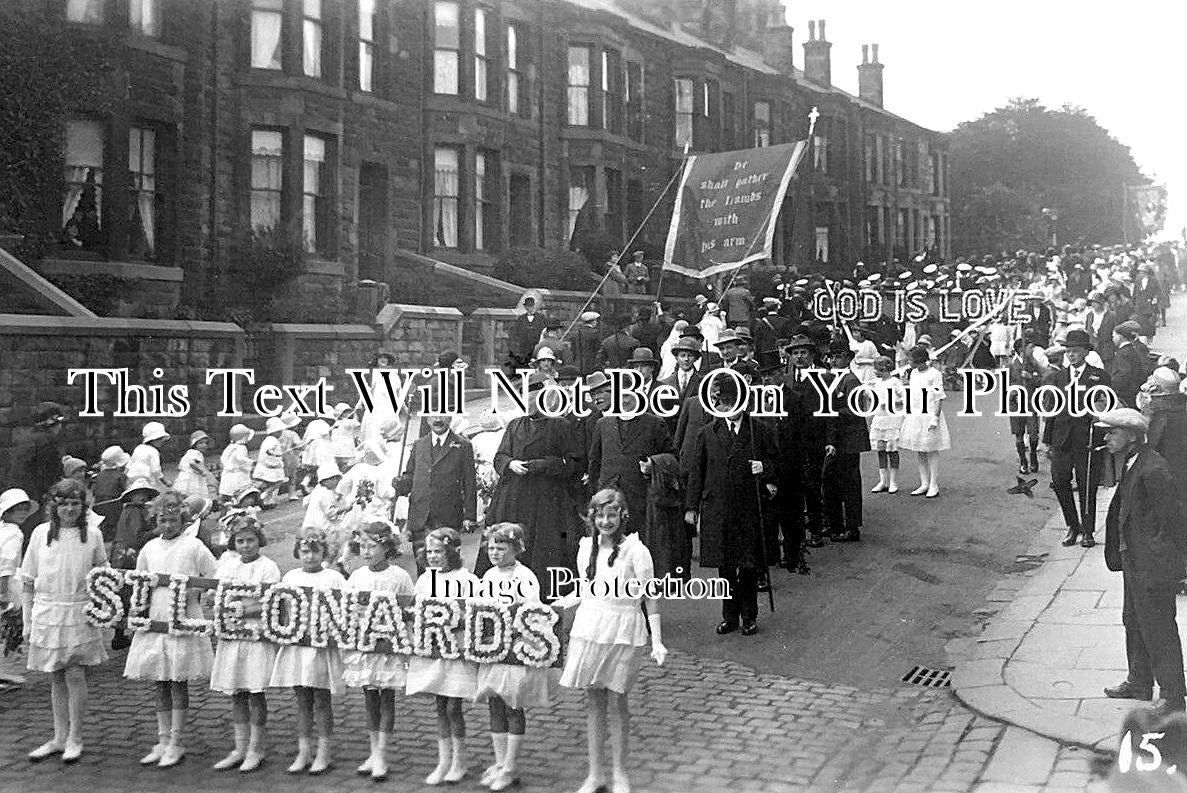 LA 5295 - St Leonards Whit Monday Procession, Padiham, Lancashire c1931