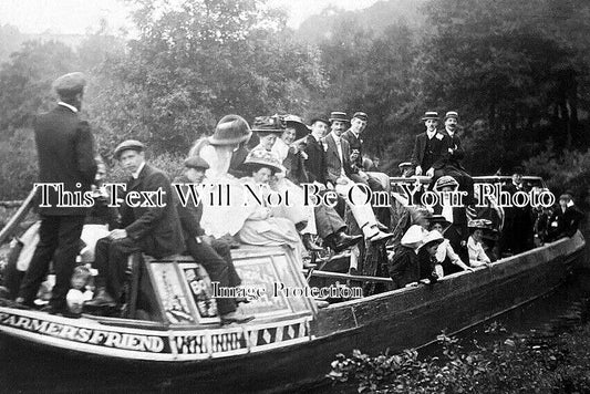 LA 5446 - Famersfriend Canal Boat Barge, Lancashire