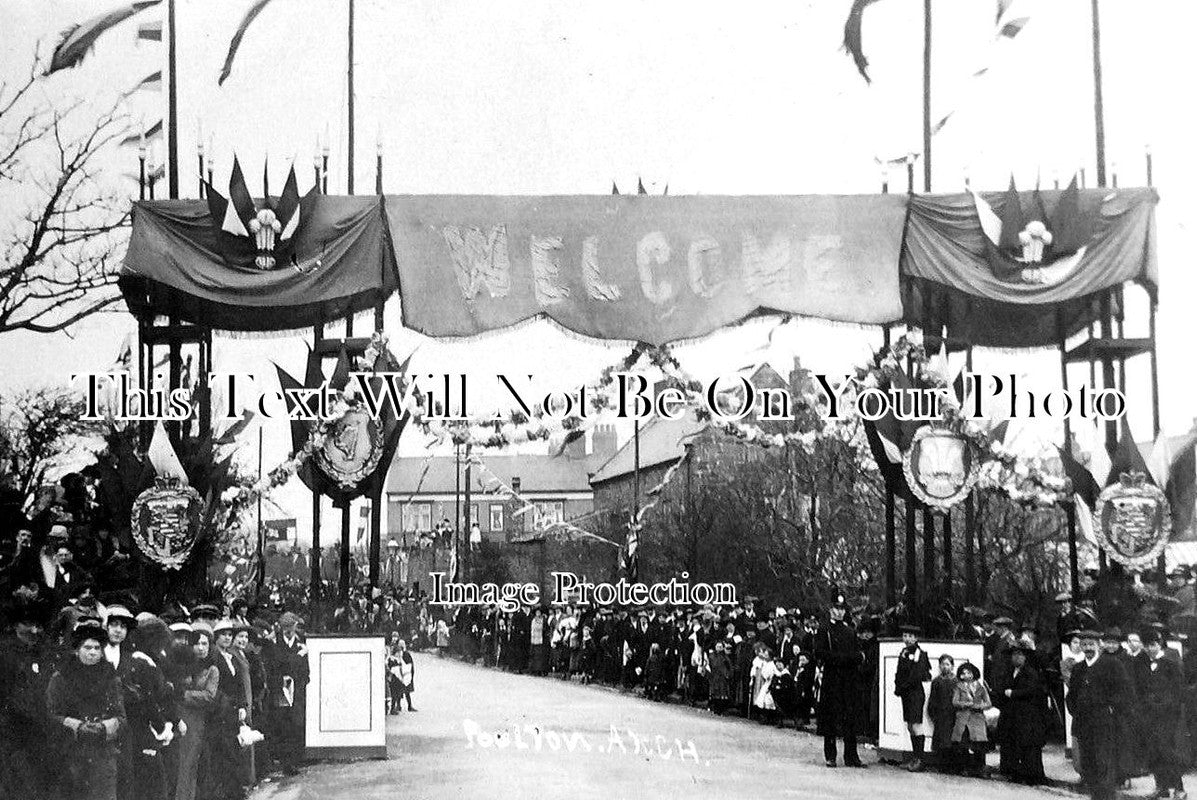 LA 5495 - Poulton Welcome Arch Royal Visit, Lancashire