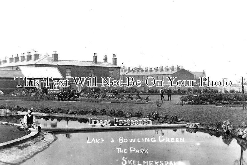 LA 5539 - Lake & Bowling Green, The Park, Skelmersdale, Lancashire c1915