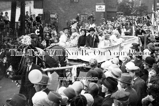 LA 5808 - Rollin Fars Procession, Liverpool Road, Cadishead, Salford