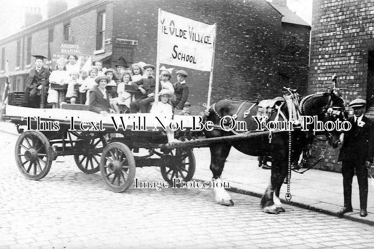 LA 5879 - Ye Olde Village School Float, Arcoat Hospital, Stretford, Manchester