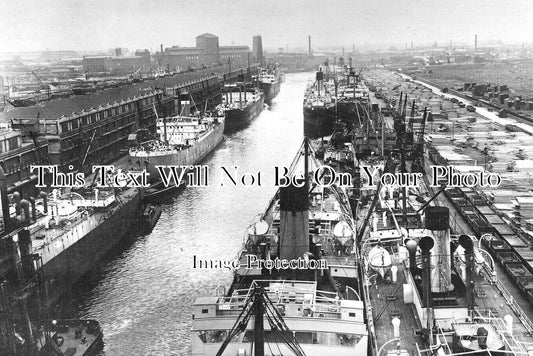 LA 5973 - Manchester Ship Canal Docks, Lancashire