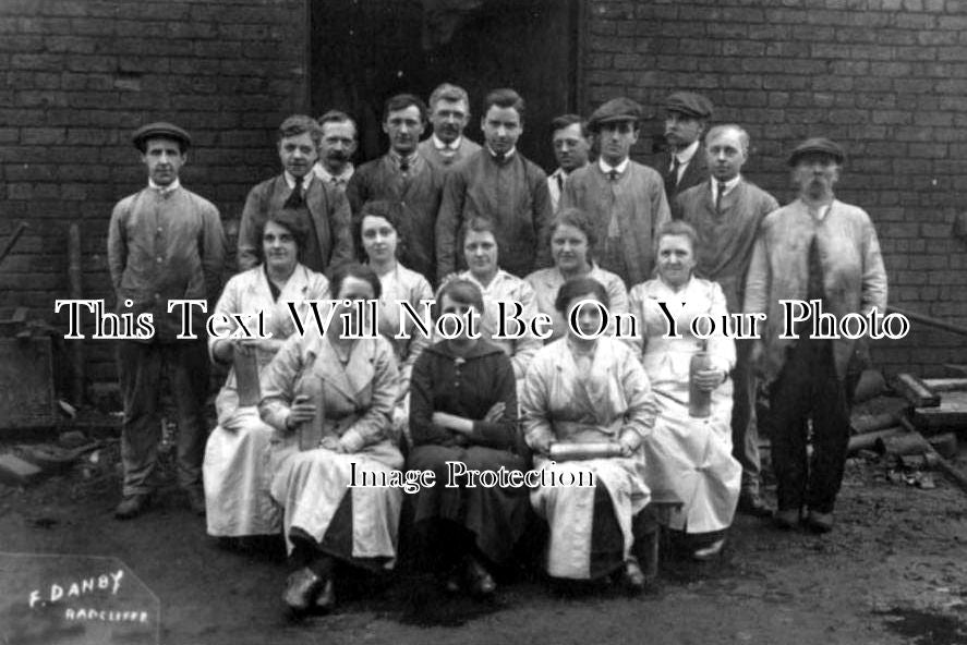 LA 605 - Radcliffe Munitions Workers, Whitefield, Lancashire WW1