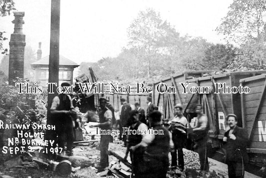 LA 6077 - Railway Smash At Holme Railway Station, Lancashire 1907