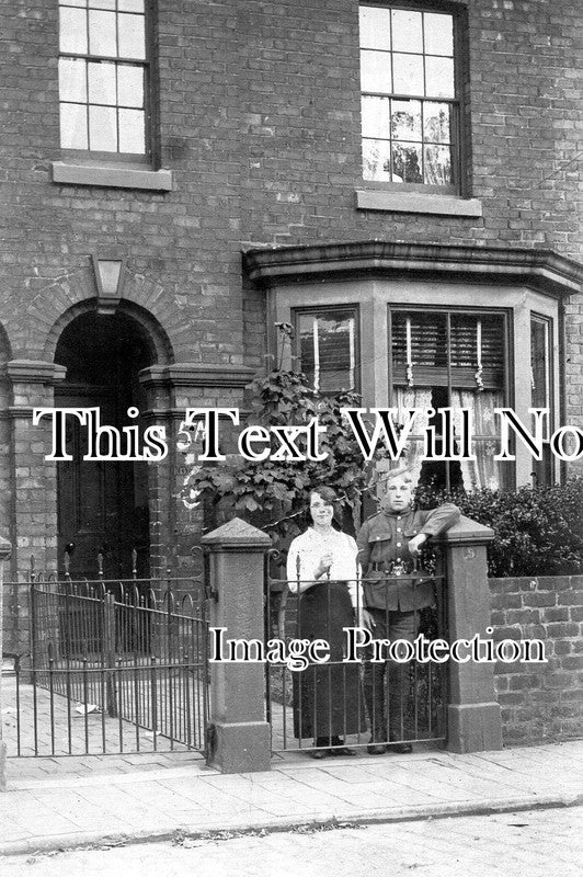 LA 6563 - Southport House & Couple, Lancashire 1915 WW1