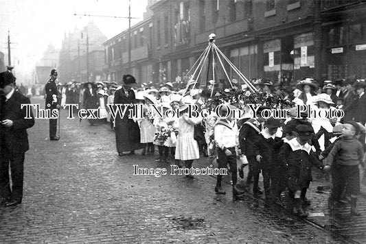 LA 6856 - Whitsunday Parade, May Day, Ashton Under Lyne