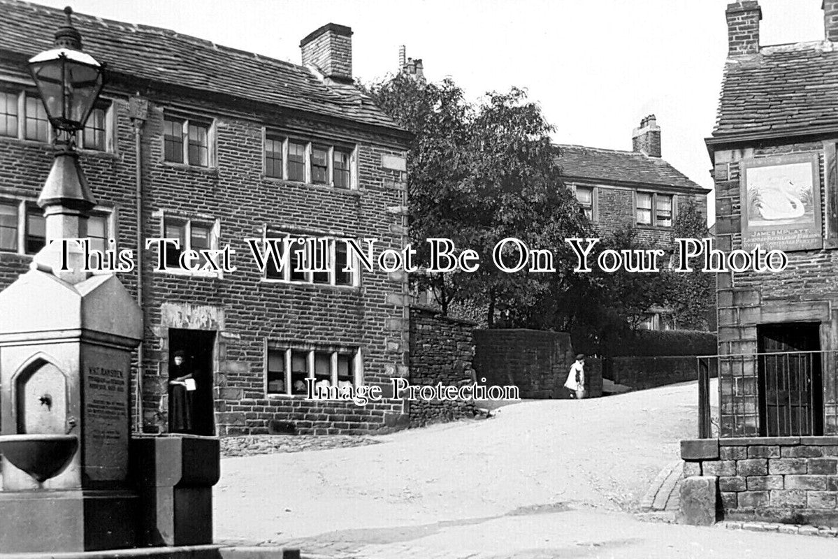 LA 7073 - The Swan Inn Pub & Ramsden Monument, Dobcross, Lancashire