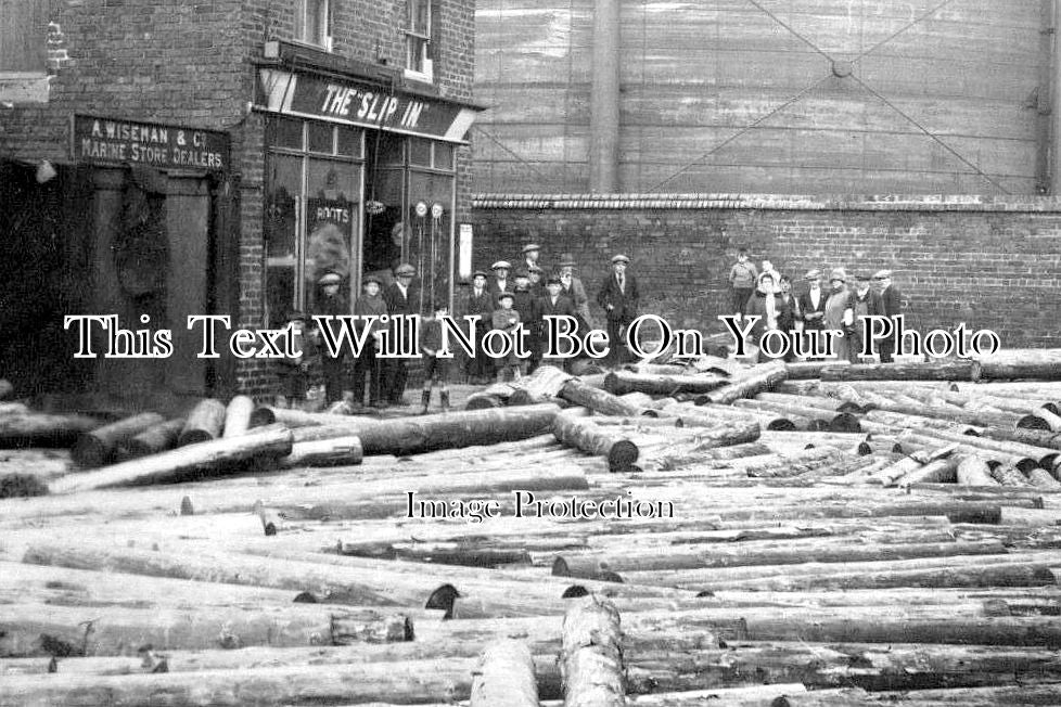 LA 7236 - Fleetwood Gas Works Flood, Lancashire