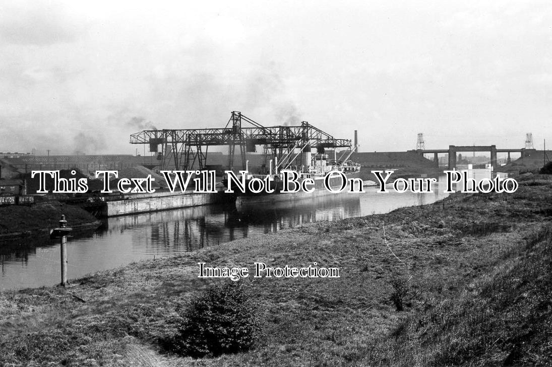 LA 747 - Irlam Steel Works Wharf, Manchester Ship Canal, Lancashire