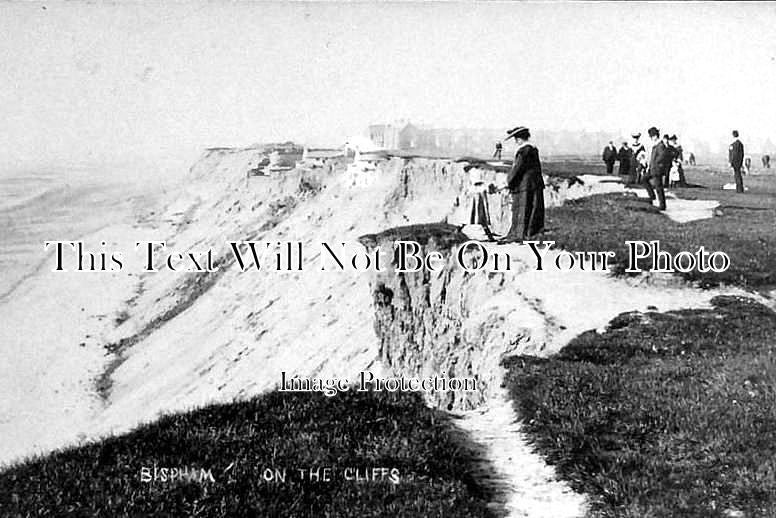 LA 82 - Bispham Cliffs, Blackpool, Lancashire c1906