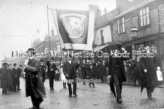 LA 935 - Parade, Denton, Manchester, Lancashire c1912