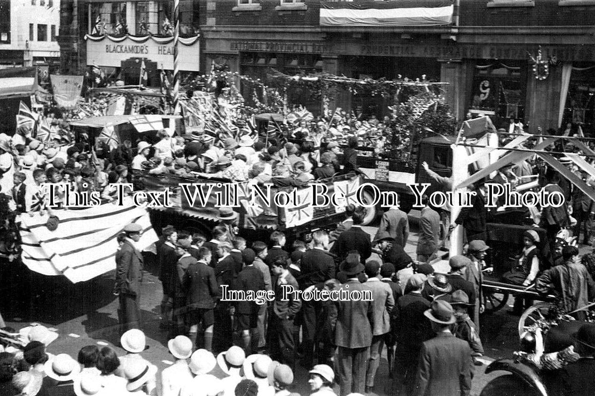 LC 1038 - Parade In Loughborough, Leicestershire