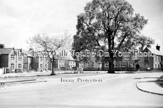 LC 1322 - Village Green & School, Husbands Bosworth, Leicestershire
