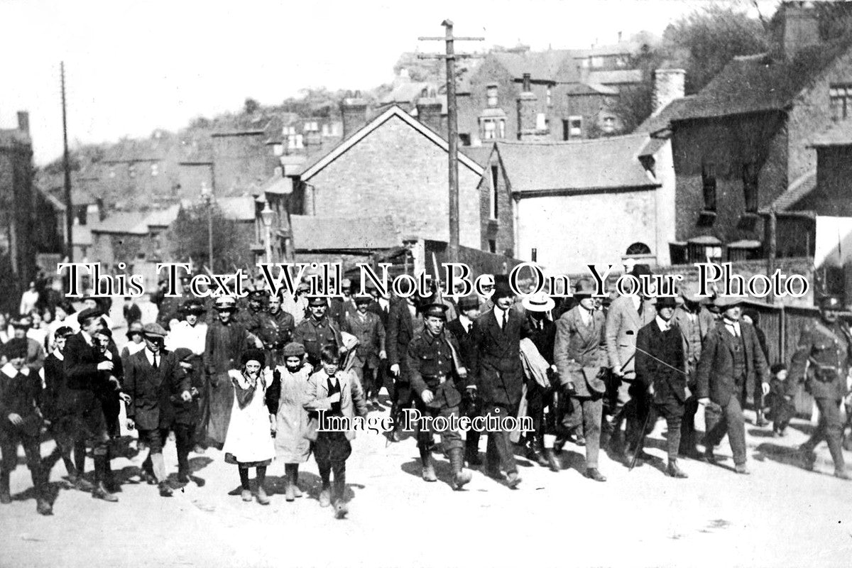 LC 692 - German Officer POW On Route Donington Hall Camp, Leicestershire