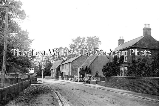 LC 911 - Kettering Road, Little Bowden, Leicestershire c1920