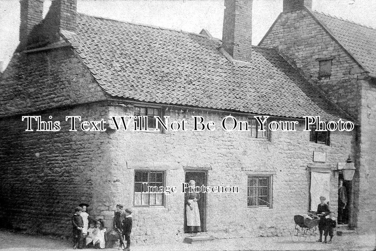 LI 100 - High Street, Navenby, Lincoln, Lincolnshire c1907