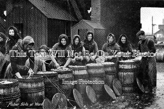 LI 104 - Fisher Girls At Work, Grimsby, Lincolnshire c1915
