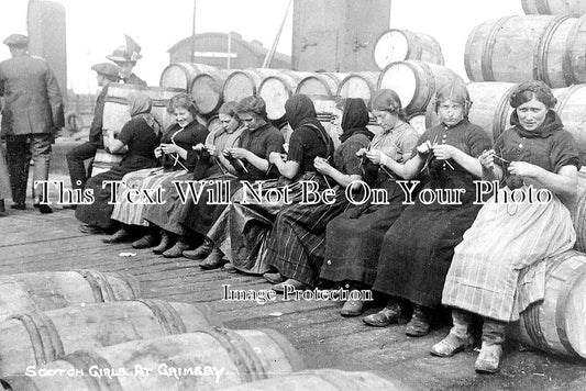 LI 1212 - Scotch Girls At Grimsby, Lincolnshire c1914