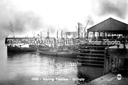 LI 1403 - Grimsby Herring Trawlers, Lincolnshire c1930