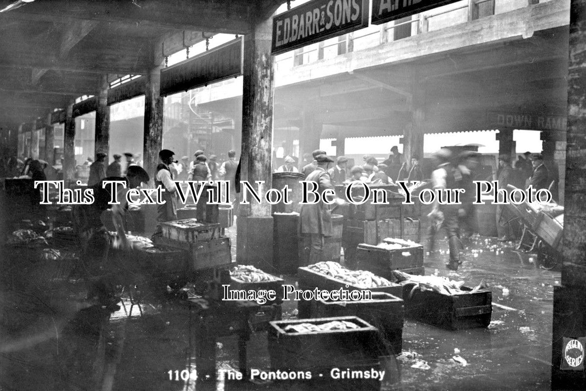 LI 1449 - The Pontoons, Grimsby Fishing Industry, Lincolnshire c1920