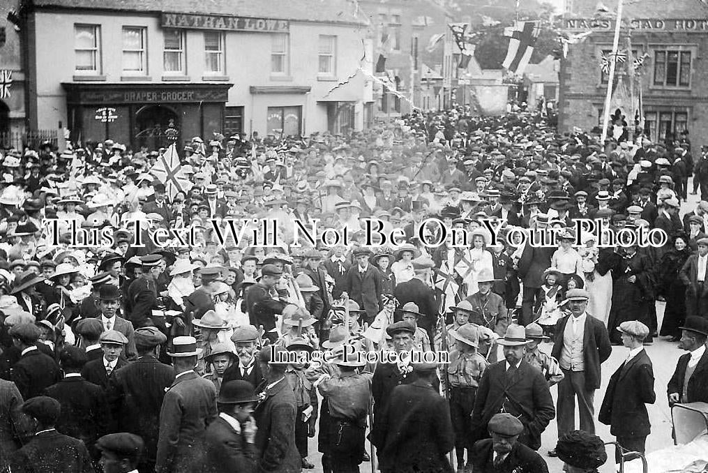 LI 1479 - Bourne Market Place Celebrations, Lincolnshire