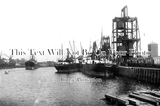 LI 1567 - Coaling Ships In Boston Docks, Boston, Lincolnshire