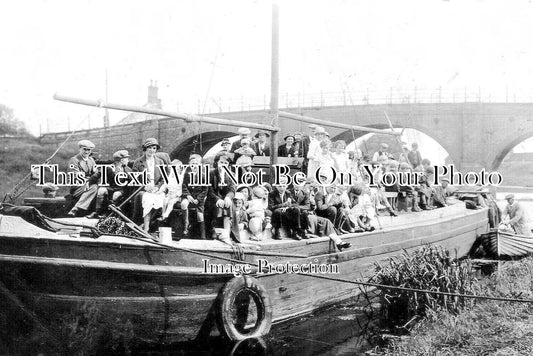 LI 1971 - People & Children On Boat, Lincoln, Lincolnshire c1915