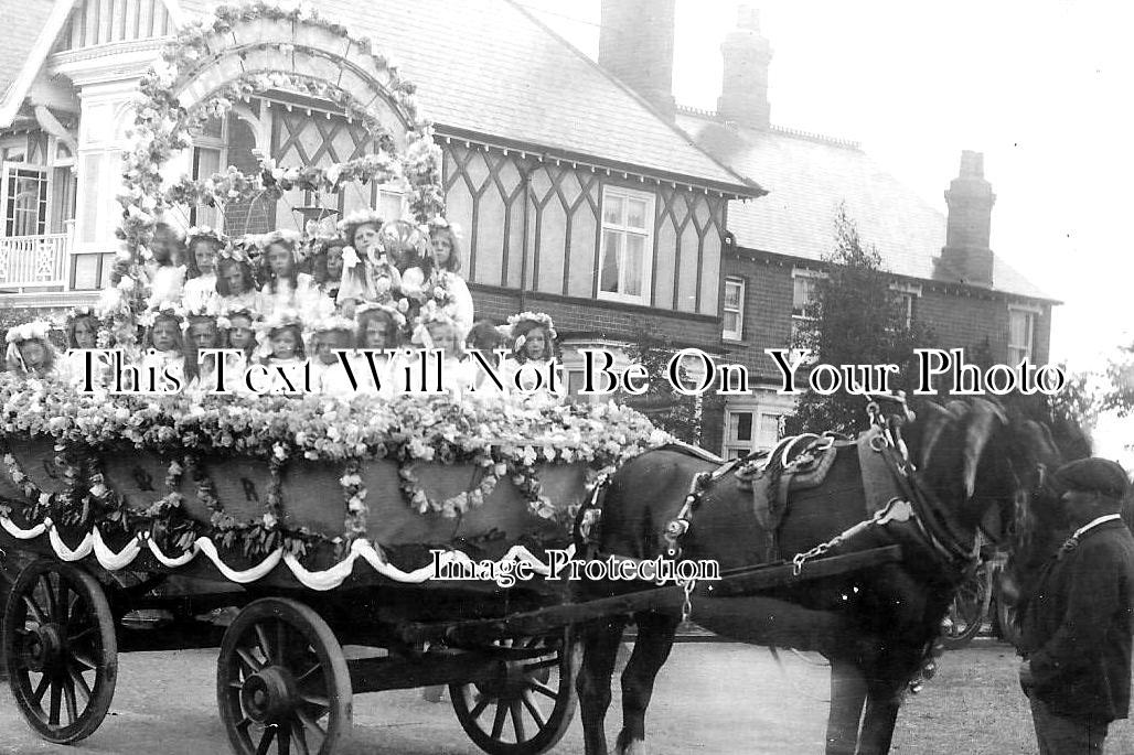 LI 2247 - Basket Of Kings Roses, Grimsby, Lincolnshire