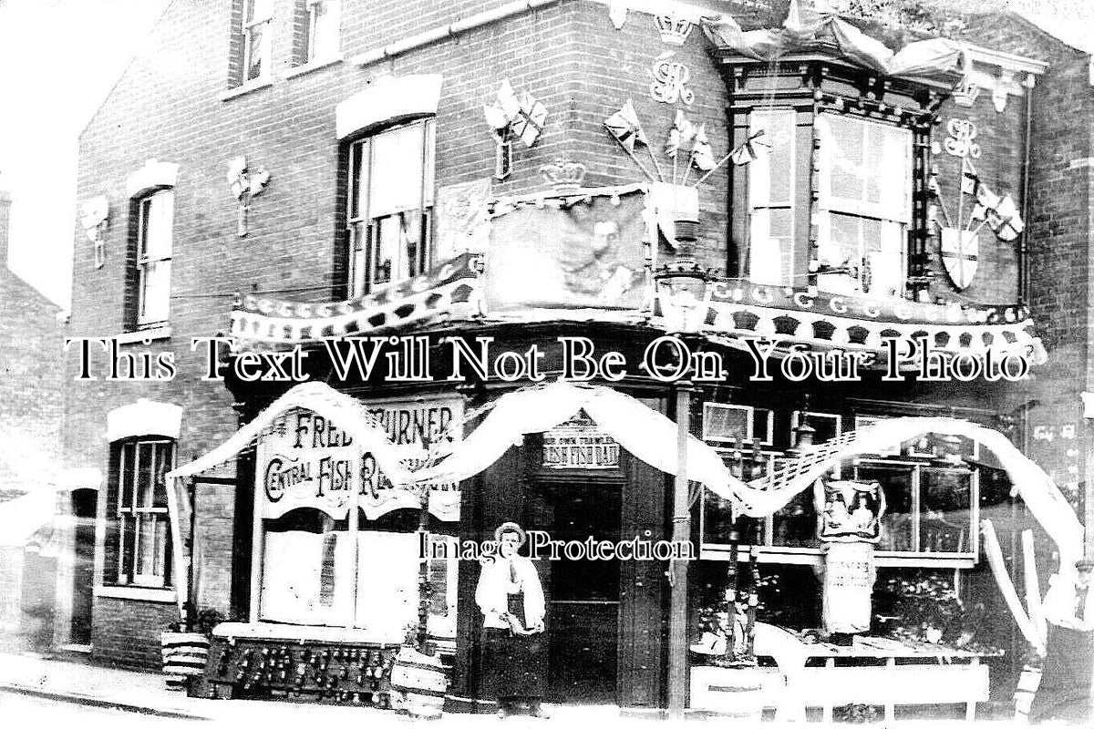 LI 2302 - Turners Fish Shop, Grimsby, Lincolnshire c1913