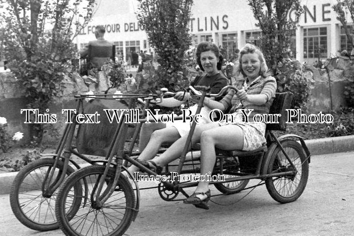 LI 2333 - Holidaymakers At Butlins, Skegness, Lincolnshire c1946