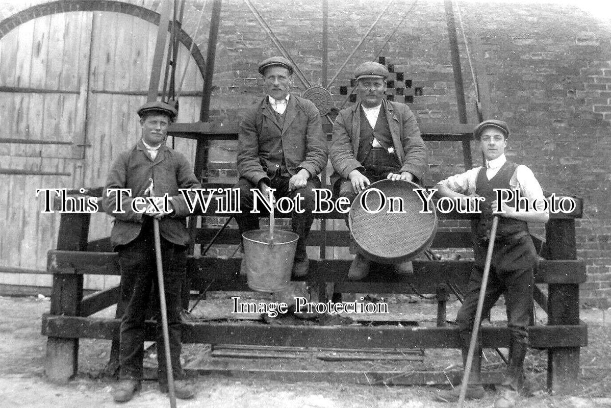 LI 2437 Hercules Wind Pump, Deanshanger, Lincolnshire JB Archive