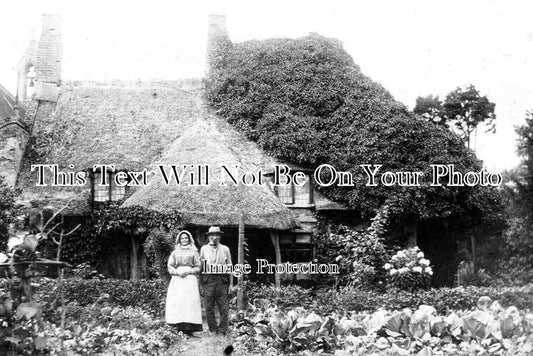LI 2544 - Thatch Cottage Near Brothertoft Church, Boston c1910