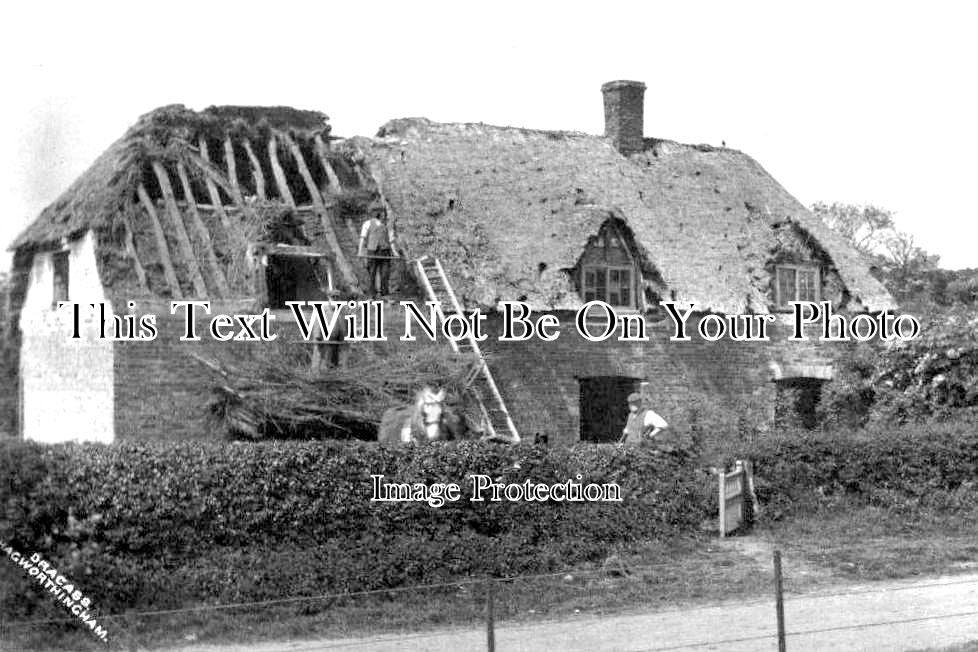 LI 2626 - Thatching Cottage, Hagworthingham, Lincolnshire c1912
