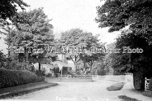 LI 2712 - Entrance To Waltham, Lincolnshire c1931