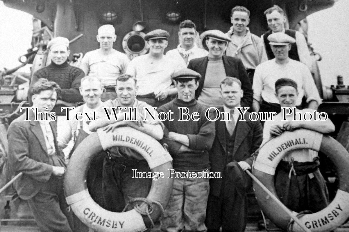 LI 370 - Crew Of The Trawler Mildenhall, Grimsby, Lincolnshire