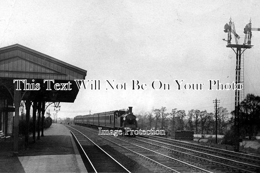 LO 1208 - Raynes Park Railway Station, London