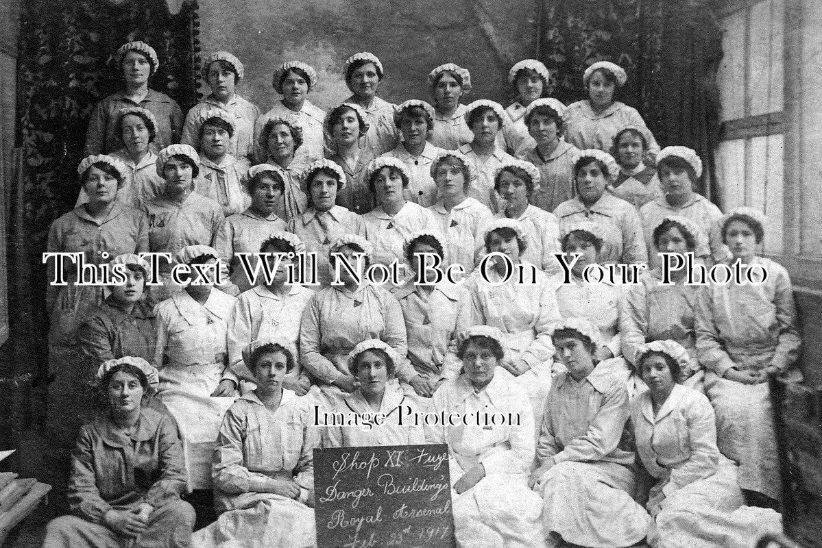 LO 1295 - Royal Arsenal Woolwich WW1 Munitionettes, Factory, London