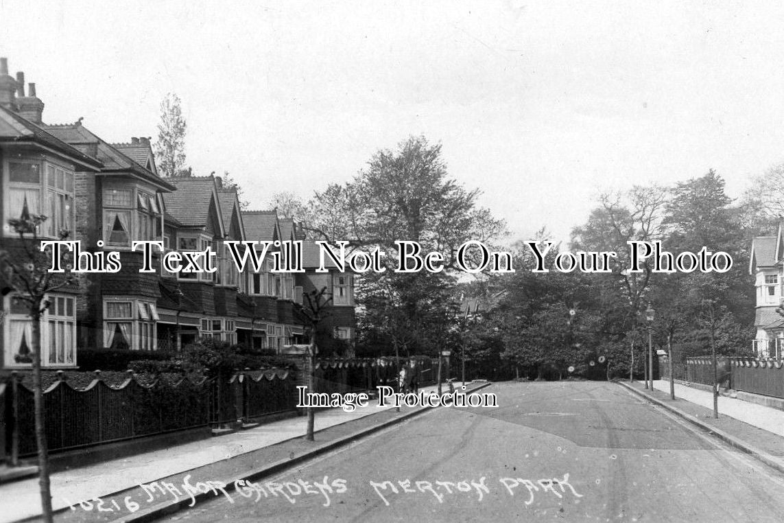 LO 1304 - Manor Gardens, Merton Park, London c1935