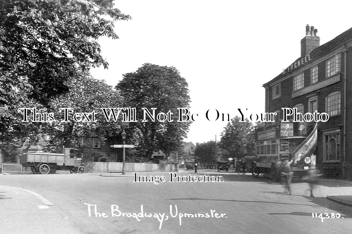 LO 1371 - The Broadway, Upminster, London