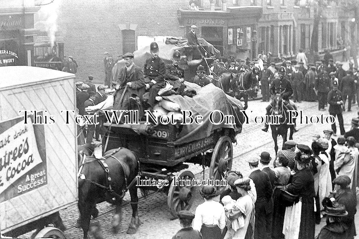 LO 1439 - The Dock Strike, Victoria Dock Road, Canning Town, London 1911