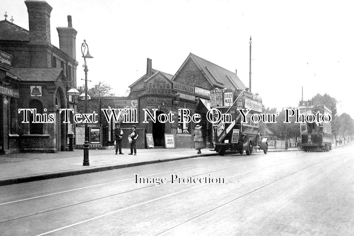LO 1495 - Uxbridge Road, Ealing Common Underground Tube Station, London